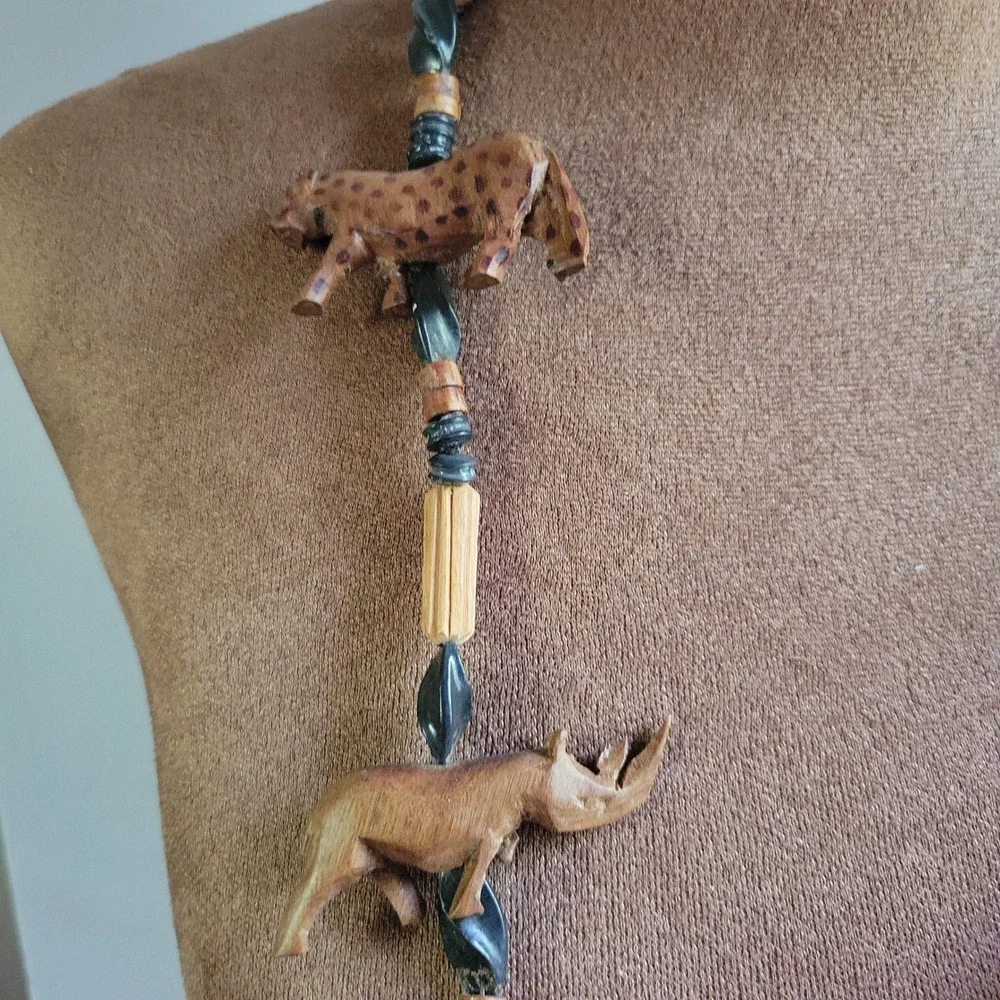 Hand Carved Wood Safari Animal Bead Necklace 30‎ Inch Zebra Giraffe Goblincore